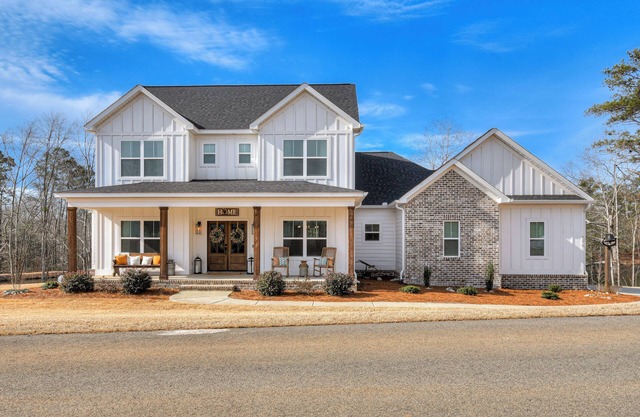 Spacious 5-bedroom house on a private pond just 10 miles from Augusta National