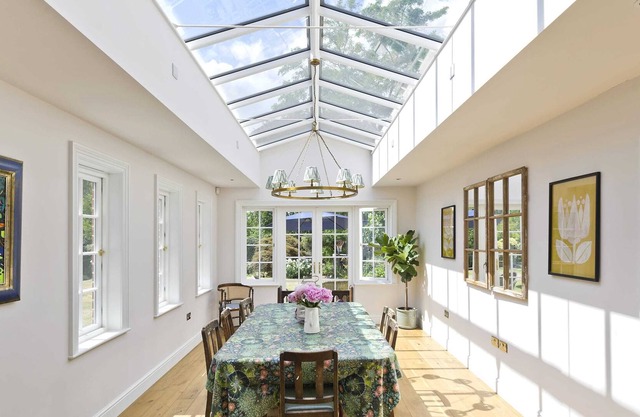 Spacious 5-Bedroom House, Wimbledon