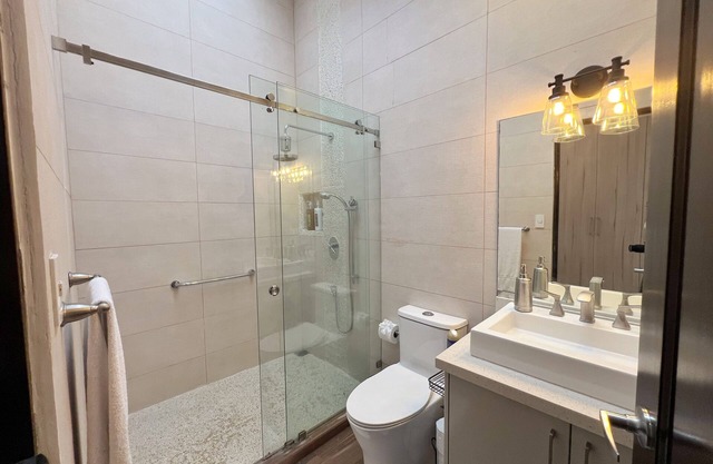 Spacious 5-bedroom house with, Pool, Gym, Sauna, and Large Yard in Escazu