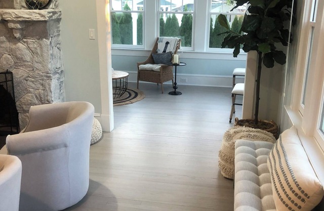 Spacious 5-bedroom house with WiFi and AC in tranquil Belmar