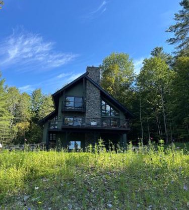 Spacious 5 bedroom Mountain Chalet with Sauna