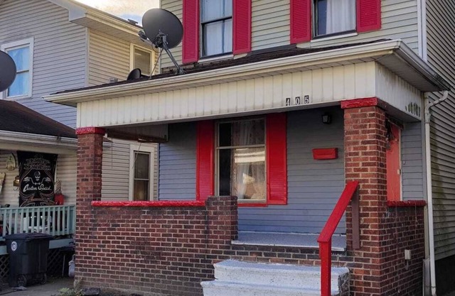 Spacious 5-bedroom house in delightful Stubenville with AC, WiFi
