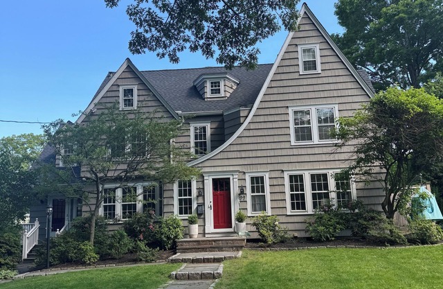 Spacious 5BR in Fairfield–Walk to Town, Near Beaches & Across from Fairfield U