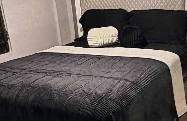 Spacious 7-bedroom house with AC, WiFi in lovely Fajardo