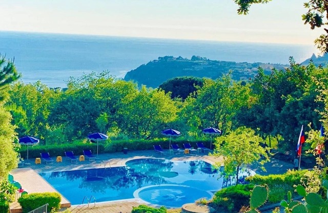 Spacious 9-bedroom apartment with WiFi, AC in enchanting Ricadi