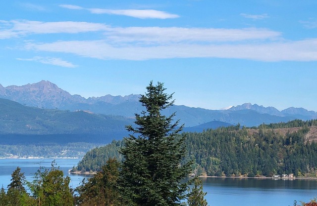Spacious A-frame w/mountain & water views, New Hot Tub, AC, Fireplace, W/D