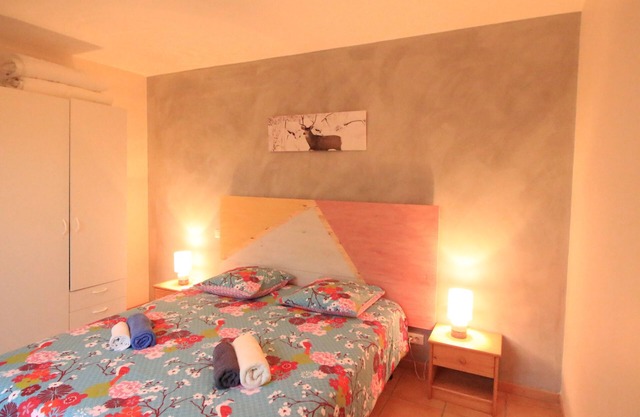 Spacious and bright gite for 4/6 people in a quiet location near Sarlat