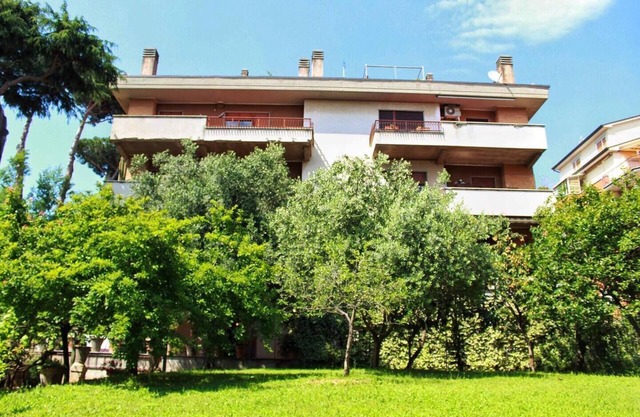 SPACIOUS APARTMENT 10 MINUTES FROM S. PETER