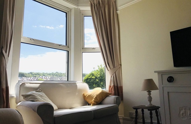 Spacious Apartment, Central Swanage close to town, sea and railway