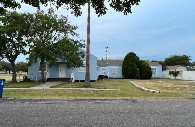 Spacious Apartment Complex in Ingleside – Sleeps 19!