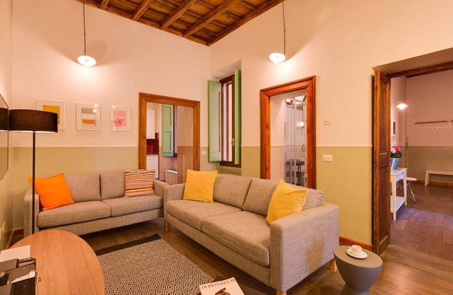 Spacious apartment for 11 people in Central Rome