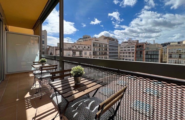 Spacious Apartment in Central BCN