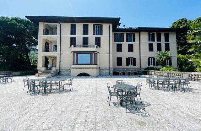Spacious apartment in Stresa with panoramic views and a terrace by the water