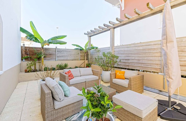 Spacious apartment with jacuzzi and large terrace in Bayonne
