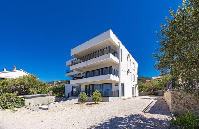 Spacious apartment with wonderful sea view