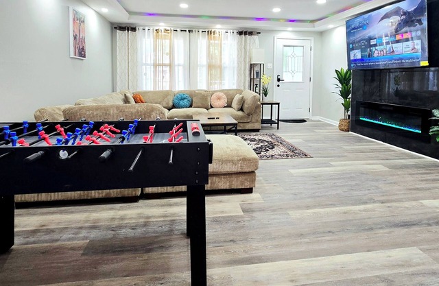 Spacious & beautiful 4-bedroom in a peaceful Severn, close to DC & Baltimore