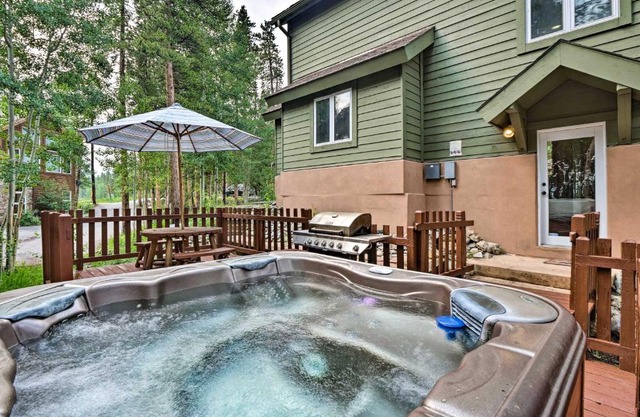 Spacious Breck Gem with Hot Tub Walk to Ski Shuttle