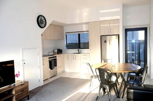 Spacious CBD 3BR- Walk to Hagley, CBD, Hosp, & Oval