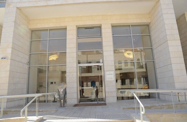 Spacious & Central In Jerusalem 4Bed/3Ba - Pool/Gym/Parking in Building