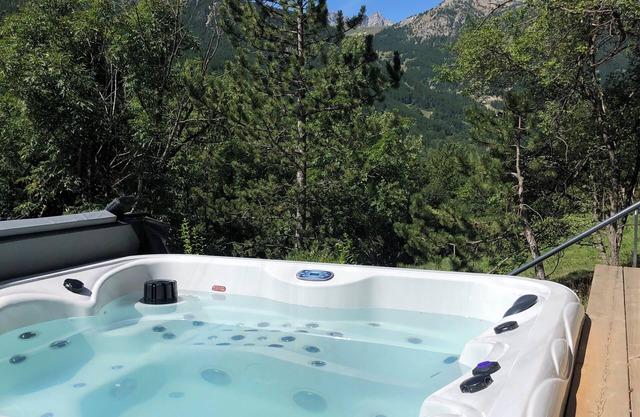 Spacious chalet with unobstructed view of the valley