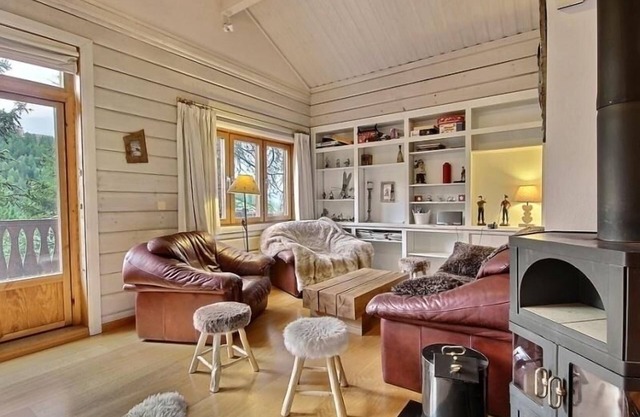 Spacious Chalet for 15, Sauna & Jacuzzi, Near Slopes in La Plagne