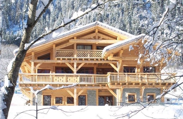 Spacious chalet for 14, sauna & jacuzzi