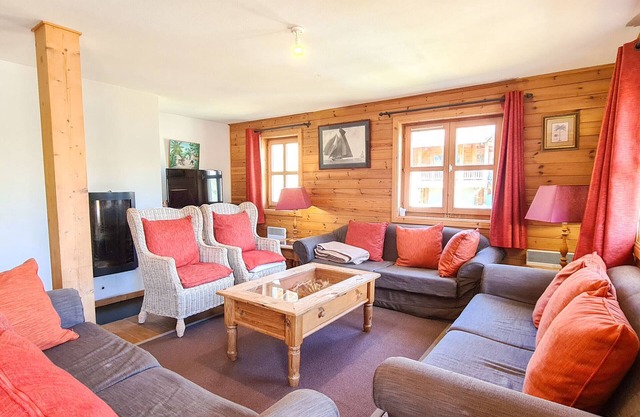 Spacious Chalet with Sauna, Fireplace & South-Facing Terrace