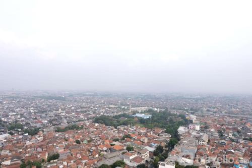 Spacious Combined Studio at Mekarwangi Square Cibaduyut Apartment By Travelio