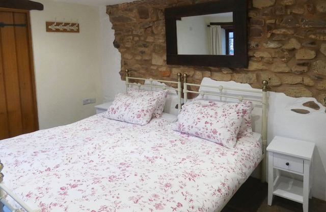 Spacious Converted Barn on a Flower Farm, Devon Countryside, Family Friendly