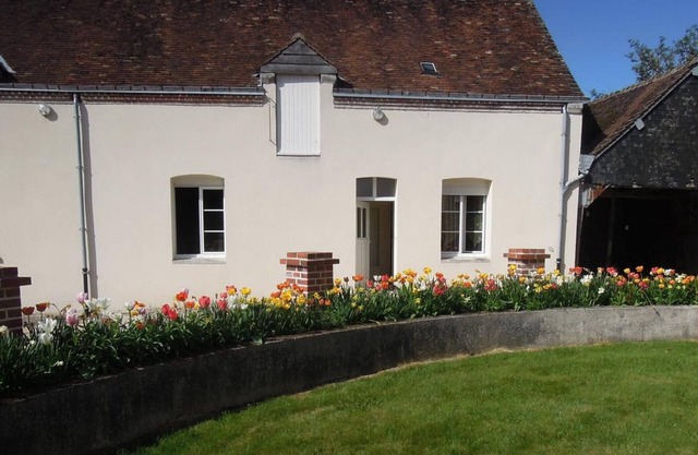 Spacious cottage in Danzé with heated pool and terrace