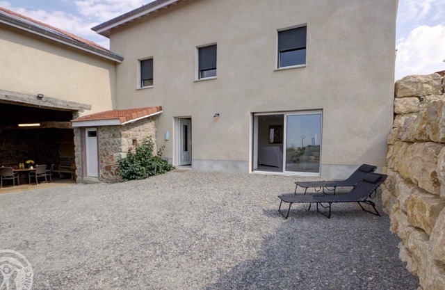 Spacious country cottage with fiber internet and terrace