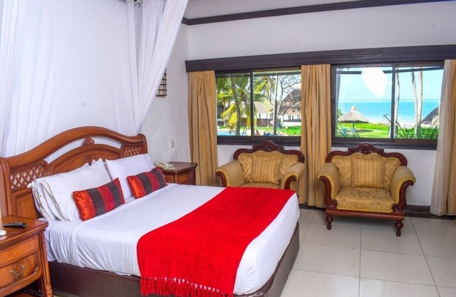 Spacious, Cozy Suite w/Access to Pools, Spa, and Private Beach Area