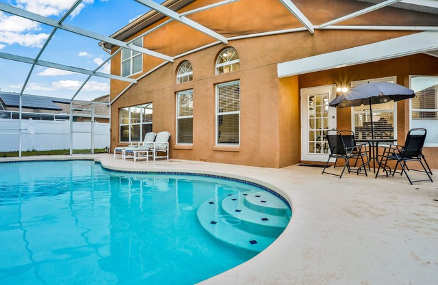 Spacious Dog-Friendly Home w/Private Outdoor Pool, W/D, Pool Deck & Patio, WiFi