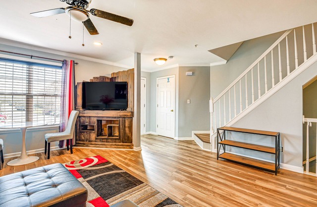 Spacious Dundalk Townhome: 8 Mi to Inner Harbor!