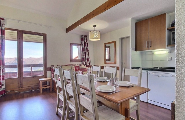 Spacious duplex at the slopes, balcony, pets allowed