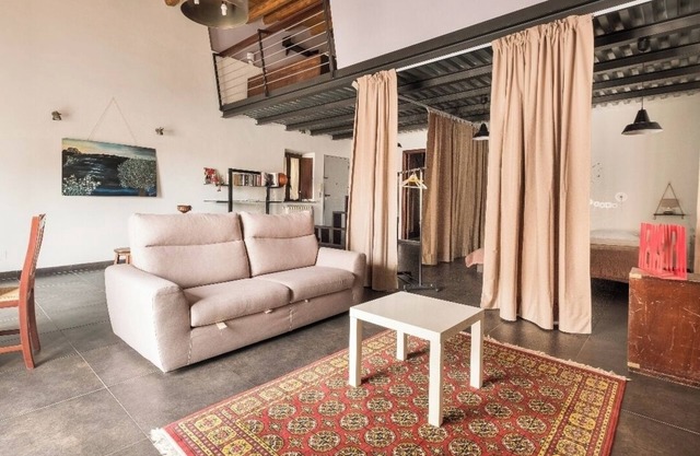 SPACIOUS DUPLEX IN DOWNTOWN-COMFORT AND LOCATION