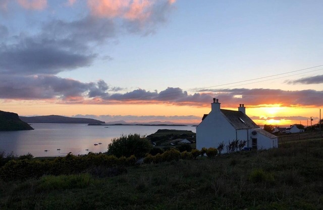 SPACIOUS FAMILY FRIENDLY AMAZING SEA VIEWS - SLEEPS 4-6n- 10% DISCOUNT SEPTEMBER