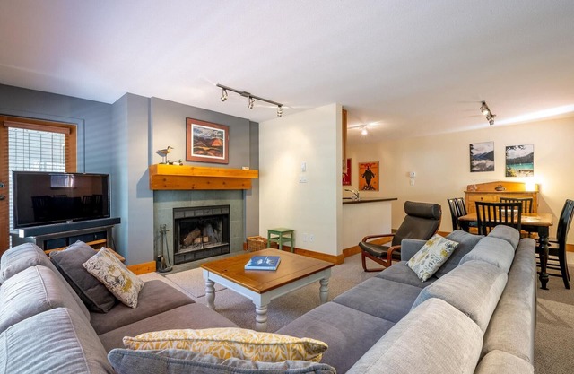 Spacious, family friendly townhome in Whistler, between the Village & Creekside