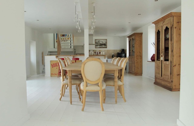 Spacious family home for 12 people