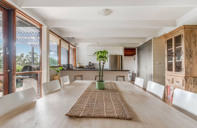 Spacious Family Home Near Beach