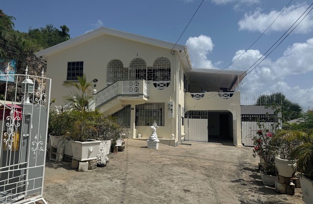 Spacious Fitts Village apartment | Ocean views | 6 mins walk to beach