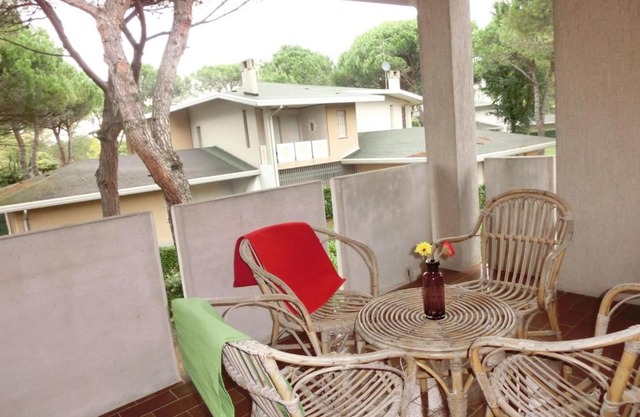 Spacious flat with fenced garden and fireplace