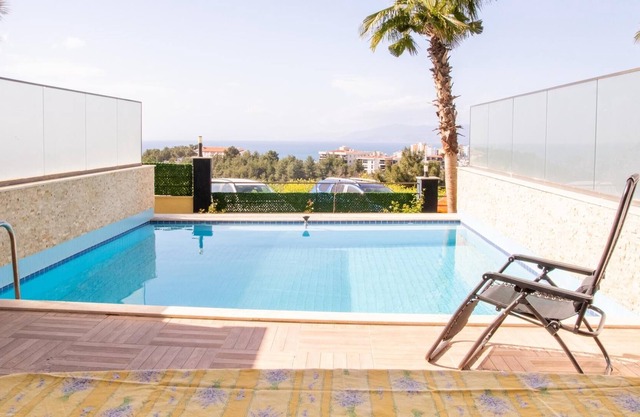 Spacious Flat with Pool in Kusadasi