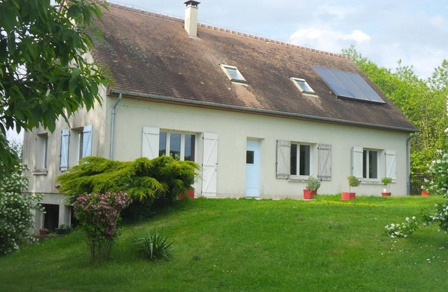 Spacious Retreat with Tennis Court, Games Room, and Modern Amenities in a 20,000 m² Enclosed Woods