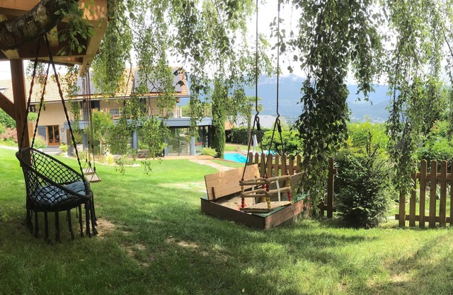 Spacious gîte with heated swimming pool and children's play area