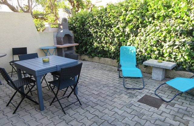 Spacious Ground Floor Apartment with Large Terrace, Air Conditioning, and Secure Bike Storage