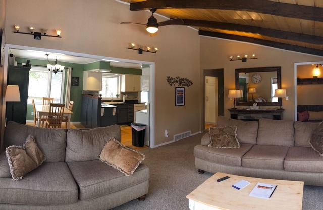 Spacious Hermantown Vacation Space! Rural feel close to town