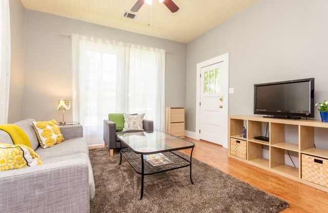 Spacious Historic Hyde Park Bungalow w/Office in Central Austin by UT/Downtown