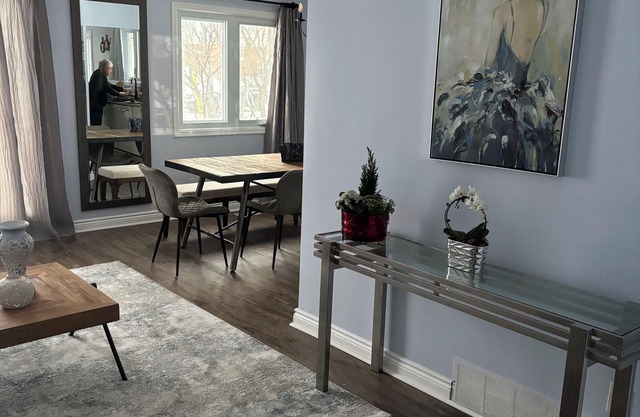 Spacious Home in Niagara - Sleeps up to 10 guests, 10 mins to the Falls