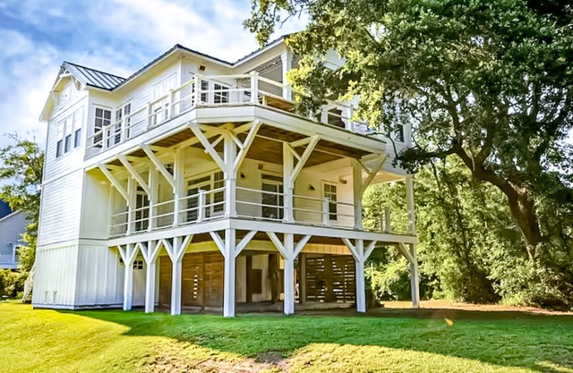 Spacious home near the coast with outdoor shower, balconies, dock access, & AC